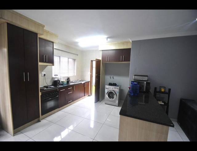 3 BEDROOM TOWNHOUSE FOR SALE IN SONNEVELD